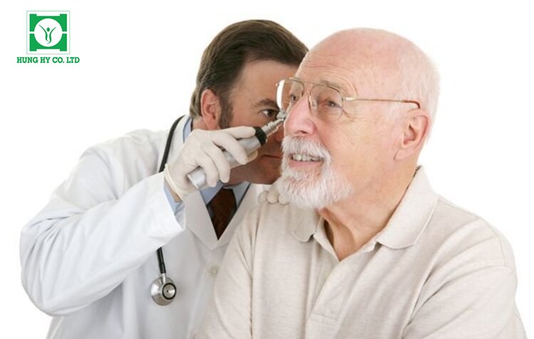 Bạn nên tìm đến bác sĩ trước khi mua máy trợ thính cho người già