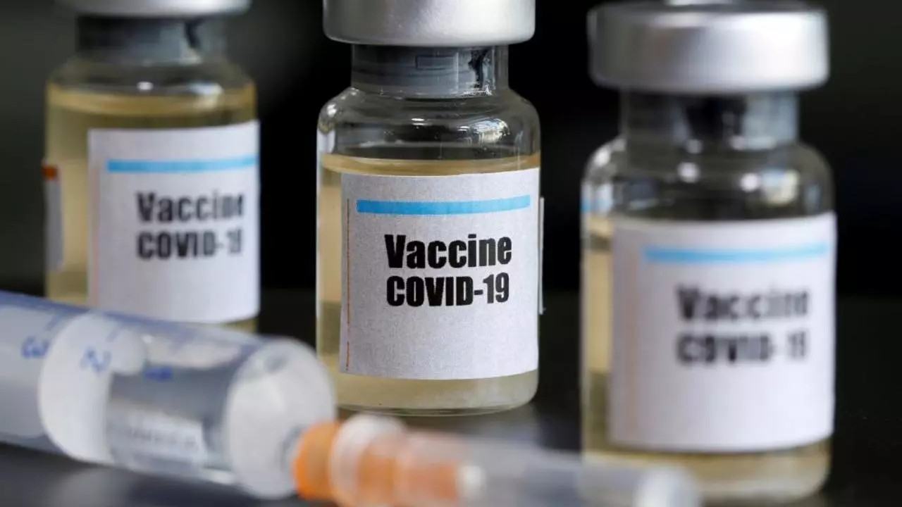 So sánh vắc xin COVID-19 của AstraZeneca (Anh) và Sinovac (Trung Quốc)